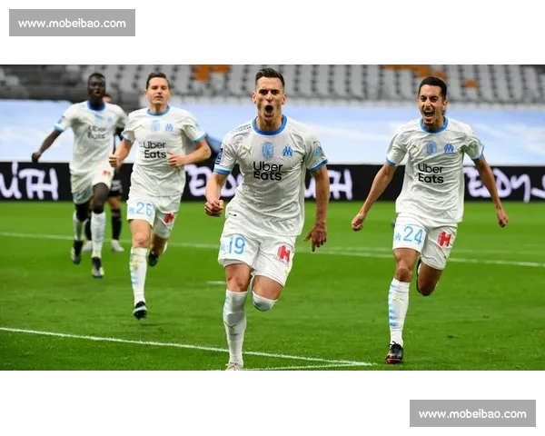 法甲焦点大战里昂迎战马赛宿敌对决引爆全场期待争夺欧战席位与荣耀之夜